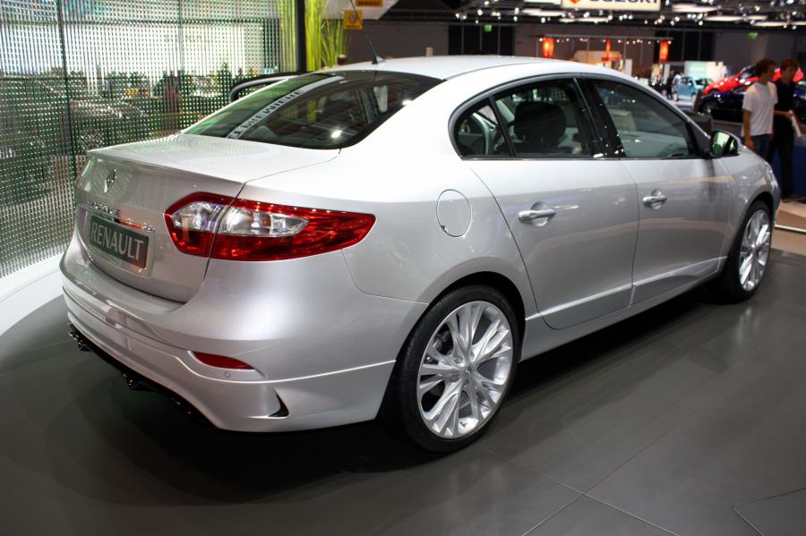  Renault Fluence 2010 года  (фото 7 из 146)